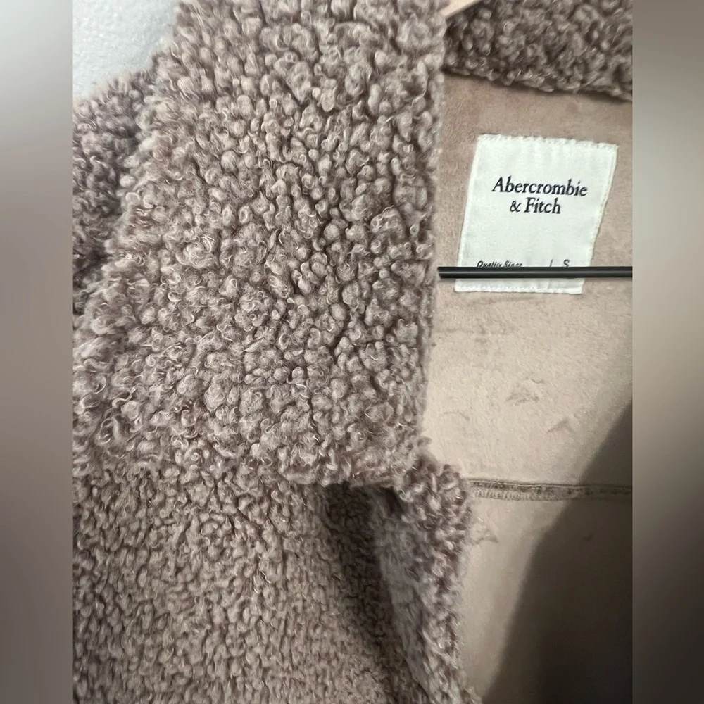 Abercrombie and Fitch boucle tan jacket size small - Picture 4 of 5